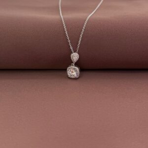 VARESE ARGJENDI PER FEMRA