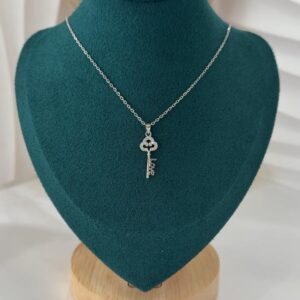 VARESE ARGJENDI PER FEMRA